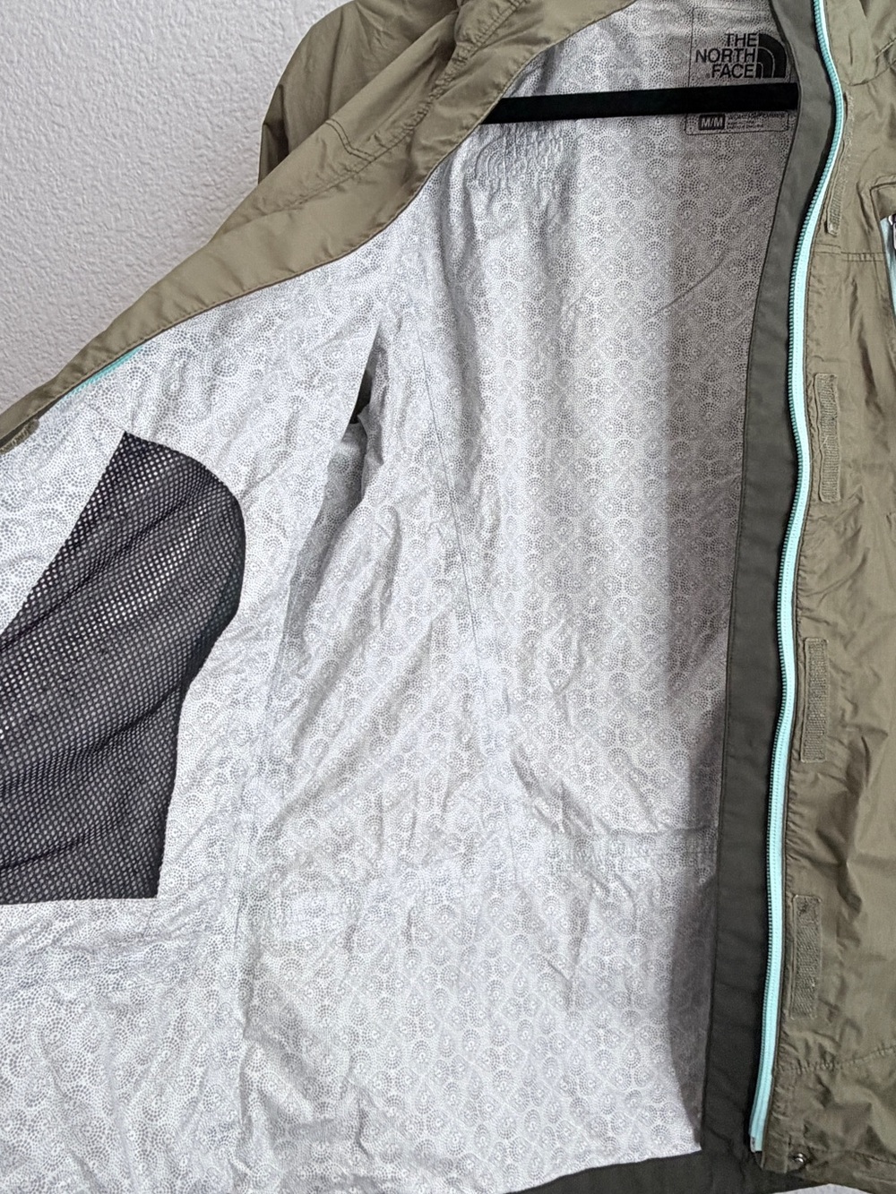 The North Face Venture HyVent 2.5L Rain Jacket with Mint Green Accents Medium - Picture 10 of 14